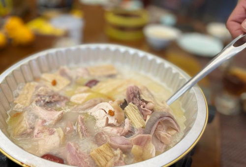 人間丨疫情沖擊下,廣東一家連鎖餐飲企業(yè)再生記 中央廚房變身食品加工廠,憑預(yù)制菜化危為機(jī)